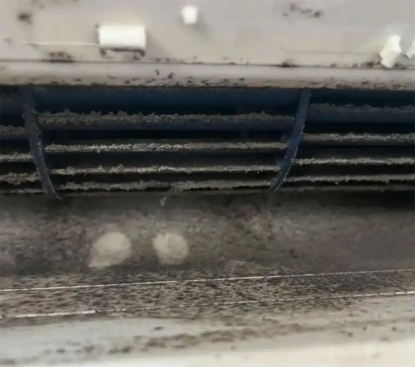 凯里空调吹的风有股烧焦味是怎么回事